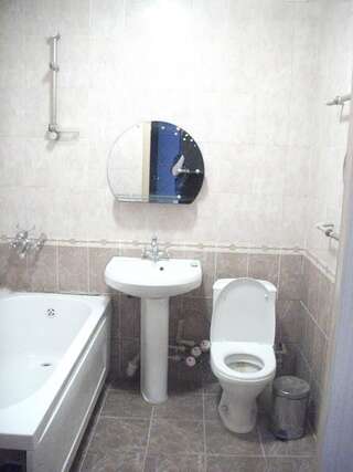 Мини-отель B&B Aktau Актау Двухместный номер с 2 отдельными кроватями и собственной ванной комнатой-2